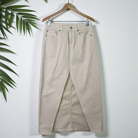 AE | American Eagle Low-Rise Denim Maxi Skirt in Ecru | Cream - Picture 4 of 9